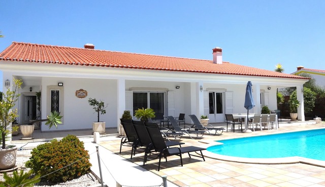 IMMACULATE VILLA WITH 4 BEDROOMS AND POOL