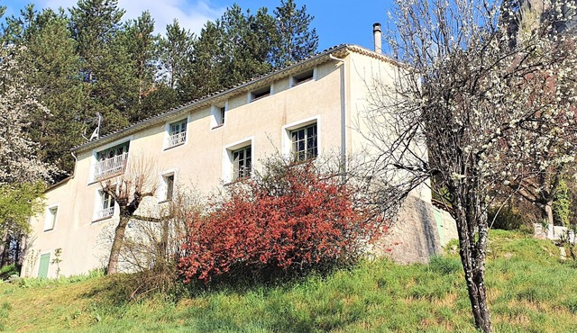 In a quiet, green setting, pretty Provencal country house in Annot