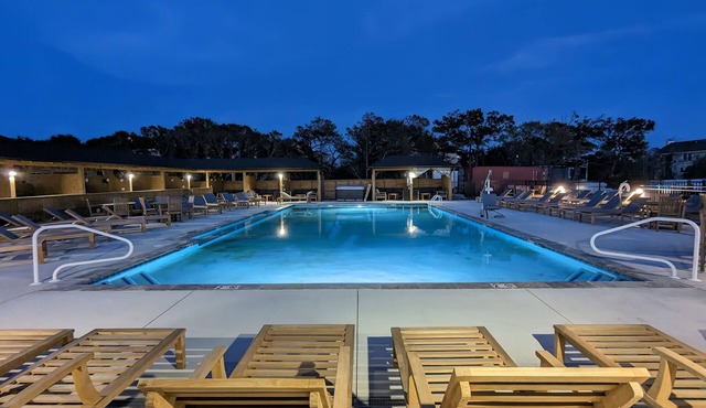 King & Bunk Beds, Beach Parking Pass, & Pets Stay Free in Corolla