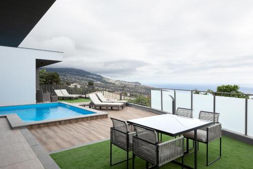 King´s Paradise (Heated Pool and Sea View) in Calheta