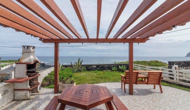 La Nouvelle - Oceanfront Home with Sunset Views