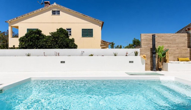 Lagoa de Albufeira Villa - Private Pool, 4 Bedrooms, BBQ & Near Beach