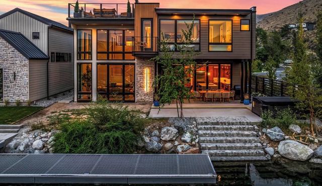 Lakeside Oasis - Your Private Lake Chelan Resort in Chelan