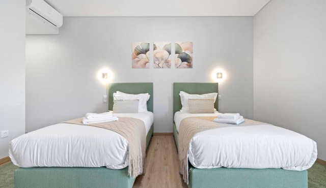 Large Double or Twin Room Q6