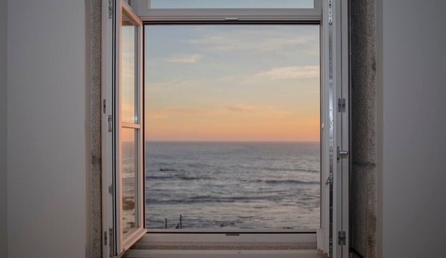 Liiiving in Porto | Luxury Beachfront Apartment II