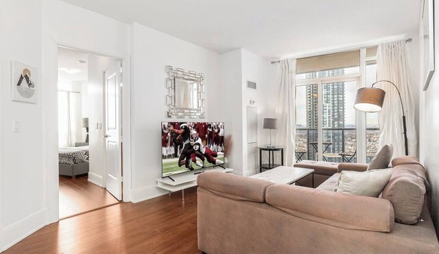 Luxurious 2BR/2BATH Condo- Steps from Square One in Mississauga