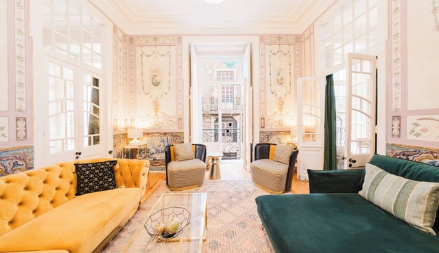 Luxury 4BR Steps from Praça do Comércio