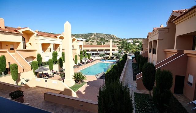 LUXURY APARTMENT - T1 pool view - PRAIA DA LUZ