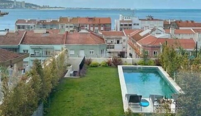 Luxury house with river view and pool