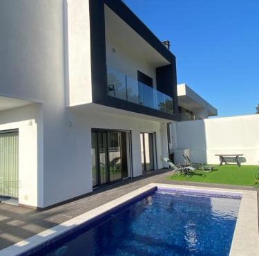 Luxury villa between Nature and the beach