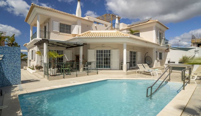 LV Premier FU1 heated pool, AC, garden, sea view