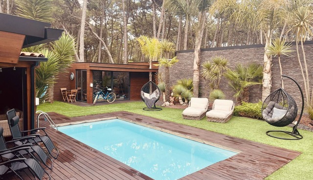 Magnificent house between the sea and the forest, heated swimming pool
