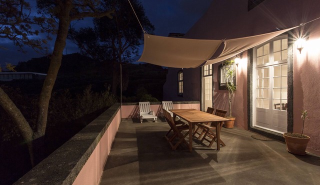 Manor House in a quiet area 5 minutes from the historic center of PDL
