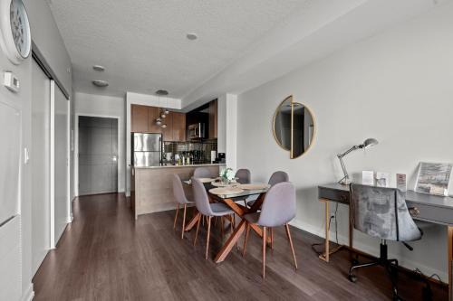 Modern 1Bd & Den Condo with Balcony Lillian St in Toronto