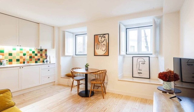 Modern and Quiet Central Studio Retreat