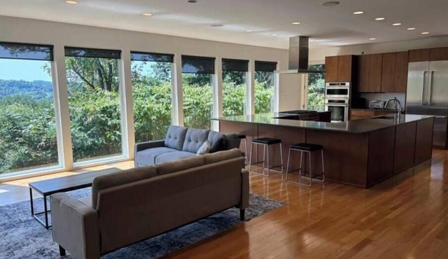 Modern Luxury steps 0.4 mi from Stadium in Morgantown