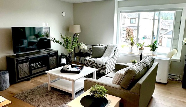 Modern One-Bedroom Retreat in Bear Mountain in Langford