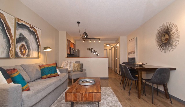 Modern quiet townhome with private HOT TUB, GAS fireplace, common Pool and hot tub. in Whistler