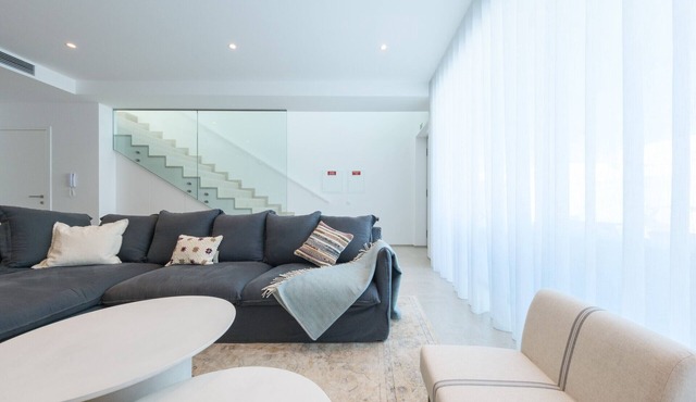 Modern villa near beach [124]