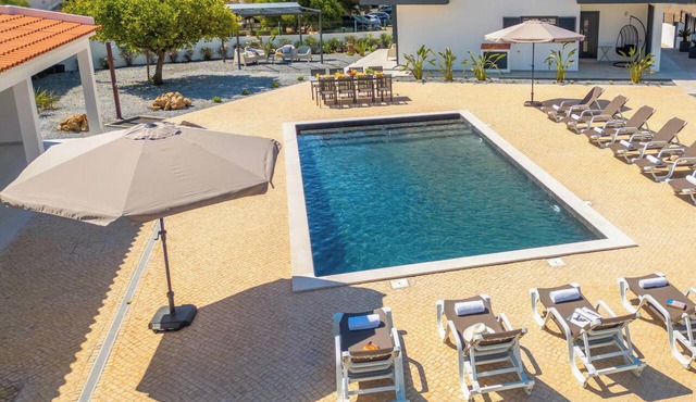 Modern Villa w/Heatable Pool in Albufeira