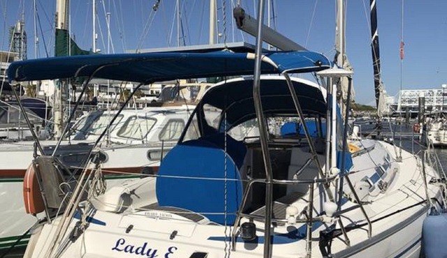 Night on board a sailboat + 1 hour tour offer