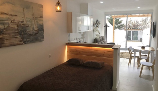 Oceanfront studio with private cobblestone patio and direct access to ocean pool