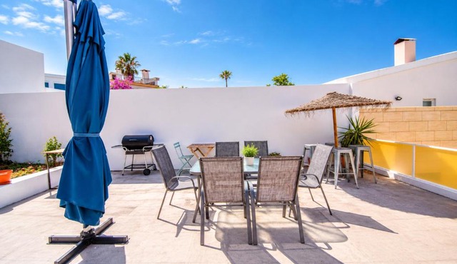 Oeiras Beach House - 5BR - Sleeps 10 Near Lisbon & Cascais