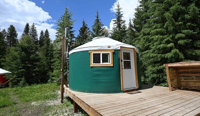 Off-Grid Green Yurt in Blaeberry