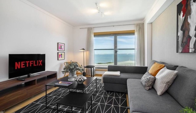 Panoramic View w/Elevator & View | Biz Traveler