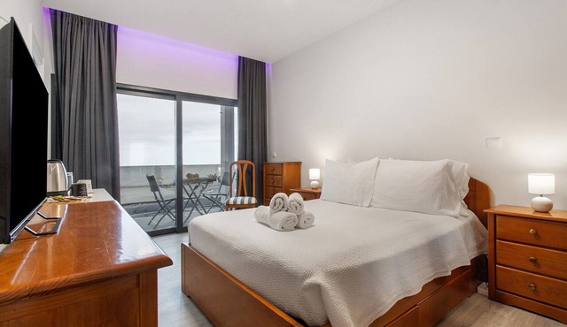 Paraíso Madeira Studios – Suite 'Mariana', Atlantic View, Cuisine & Unique Hospitality