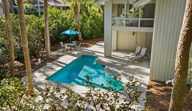 Pelican's Perch – 4th Row Sea Pines Home, Pool, Free Seasonal Heat, 800 Ft to Beach in Hilton Head Island