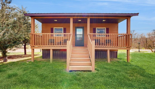 Pet Friendly! Countryside Couples Stay in Illinois in Murphysboro