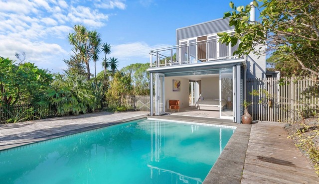Piha Pool Oasis in Piha