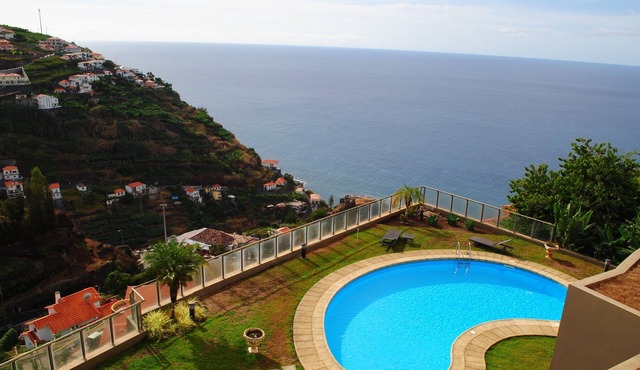 Plaza Bay - Apartment With Swimming Pool & Stunning Sea views