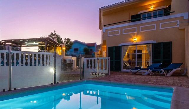 Portimão: villa with heatable pool & BBQ