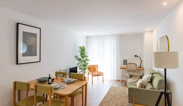 Porto Cozy & Design Apartment @ Santos Pousada w/Parking Space