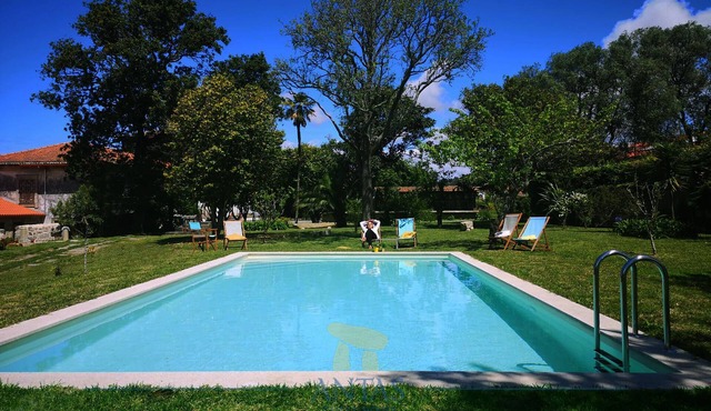 Portuguese villa, with garden and swimming pool, close to the sea and the river.