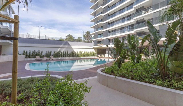 Premium Lisbon Residence | Pool, Gym & Parking