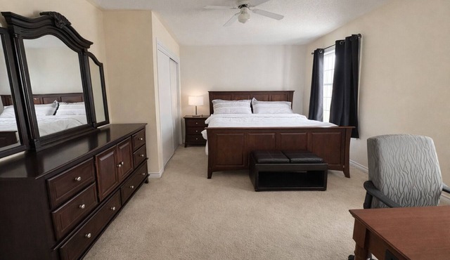 Private Spacious King Bed, 2.5 Baths—Brampton Shared Home near Mount Pleasant GO in Brampton
