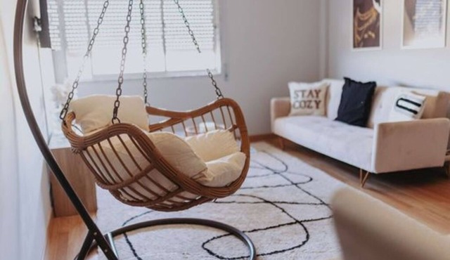 Cozy and modern 3-bedroom apartment in Lisbon near the airport.