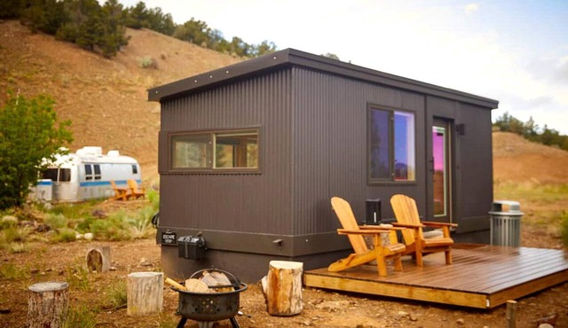 Rainbow Tiny Home with View & Hot Tub near Hot Springs, El Prado, NM in El Prado
