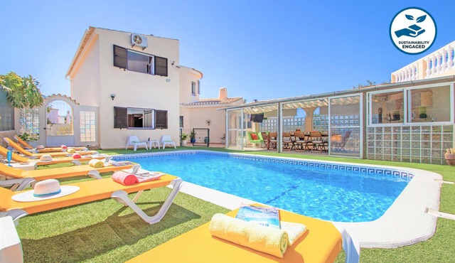 Relax villa with BBQ and heatable pool
