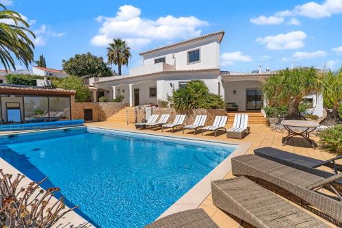 Relaxing Lagos Villa with Private Pool, 6 Min Beach