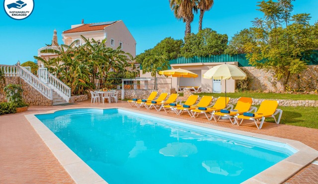 Relaxing villa with pool and BBQ
