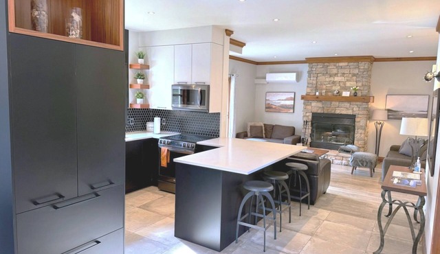 RENOVATED LUXE 3 bedroom vacation home ski-in/out in Mont-Tremblant