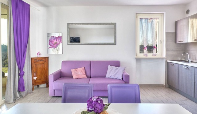 Residenza Pastrengo - apartment Lillà with pool and terrace in Pastrengo