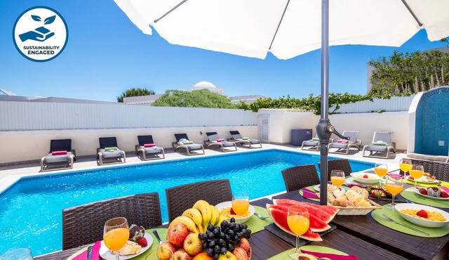 Retreat w/Heatable Pool and BBQ in Galé