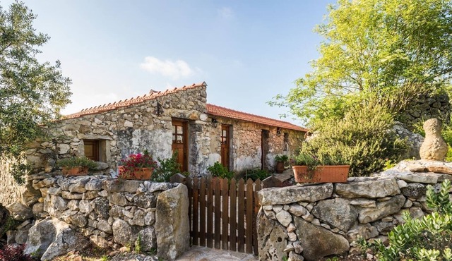 Roman Road House | Casa da Estrada Romana | Close to Porto de Mós + Fátima