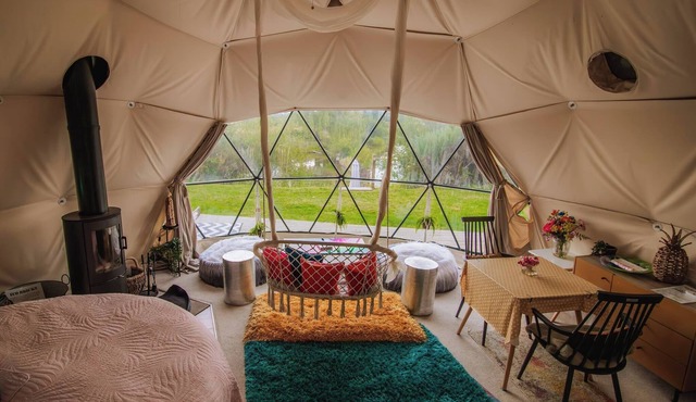 Romantic Lakeview Dome in Henfield
