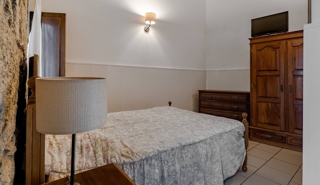 Room 'Casa Do Caldas - Room 5' with Shared Pool, Shared Terrace and Wi-Fi